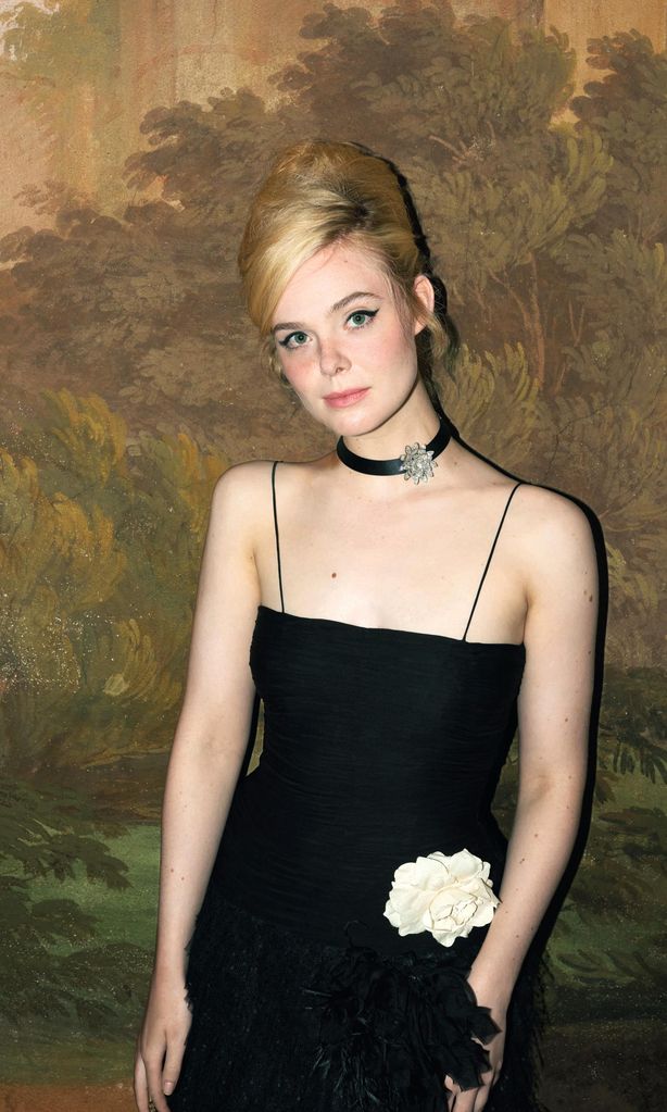 Hola 4115 Elle Fanning