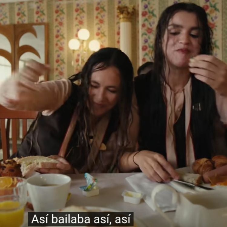 Amaia Romero y Rigoberta Bandini en el videoclip juntas