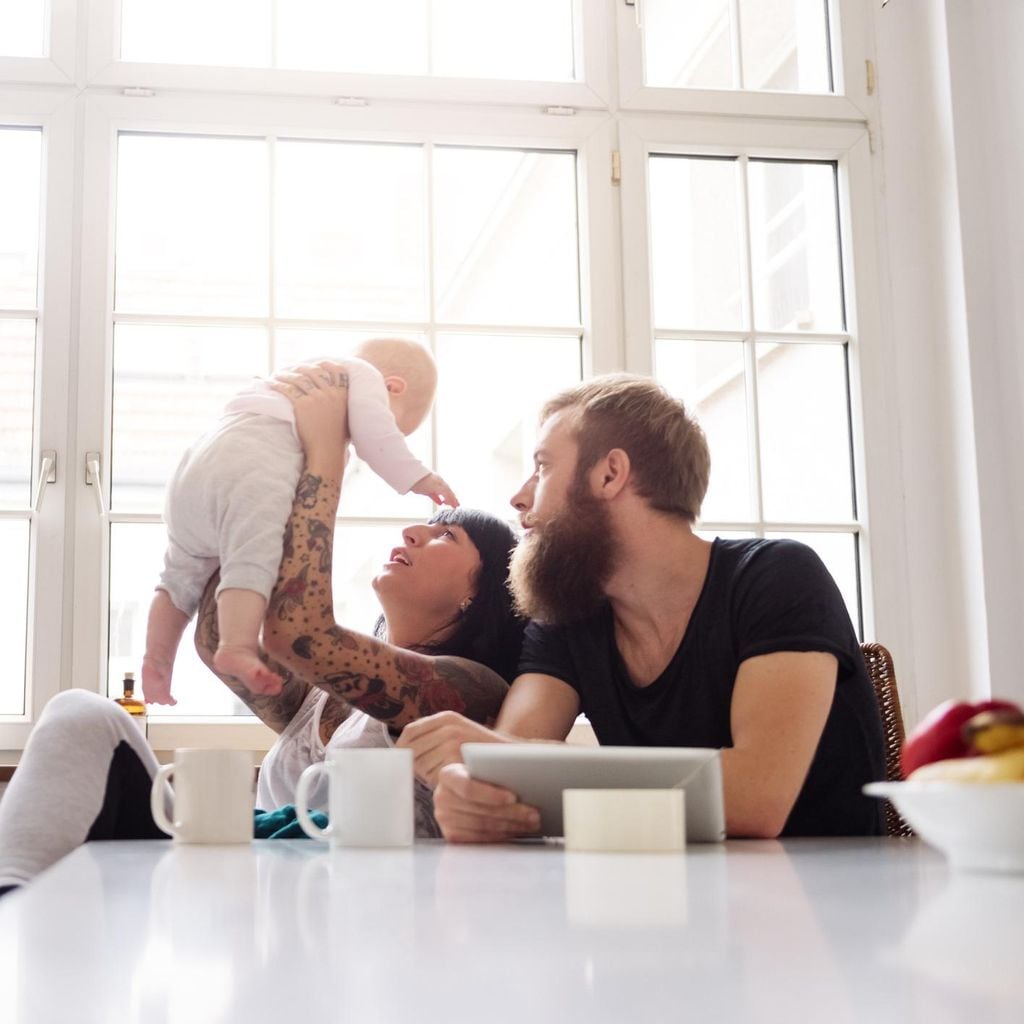 Pareja con su bebé