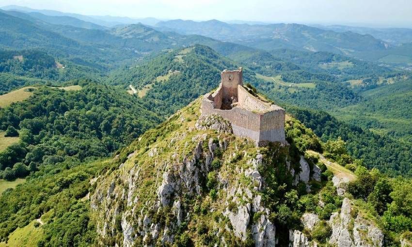 Castillo cátaro de Montségur en el sur de Francia