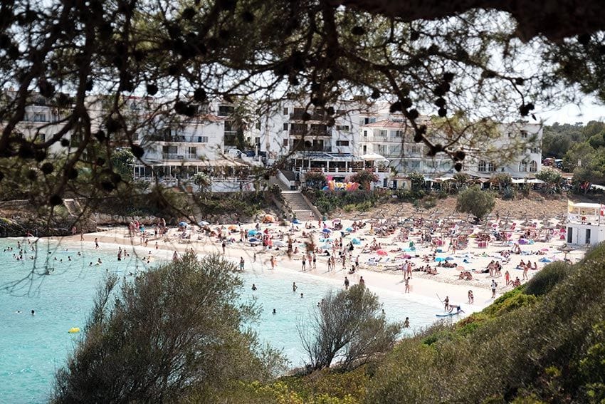 Cala Marsal en verano, Portocolom.