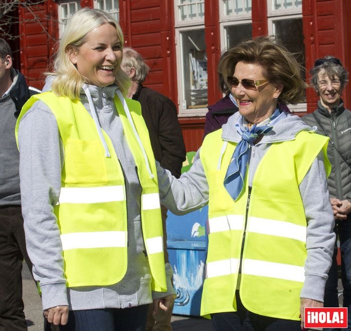 En esta jornada, tanto la reina Sonia como la princesa Mette-Marit demostraron, una vez más, la excelente relación que mantienen y compartieron momentos de complicidad y gestos de cariño
