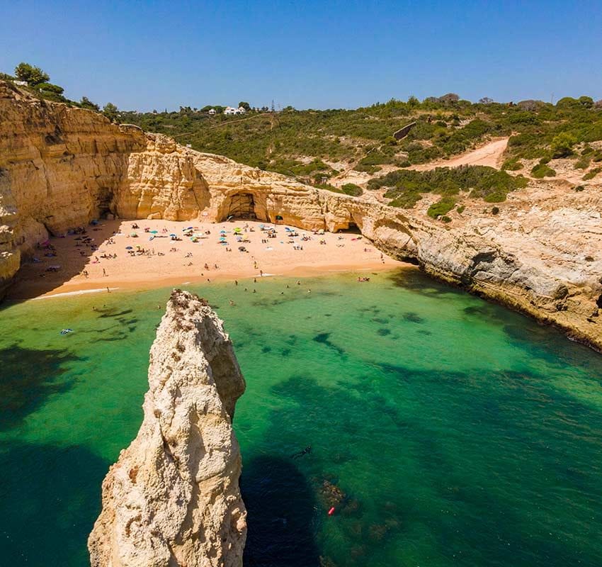 Playa de Carvalho en el Algarve, Portugal