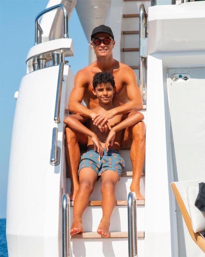 Cristiano Ronaldo y su hijo Cristiano Jr.