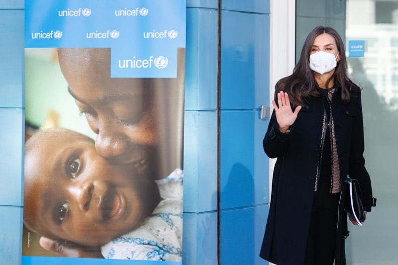 La reina Letizia en la entrada de Unicef España