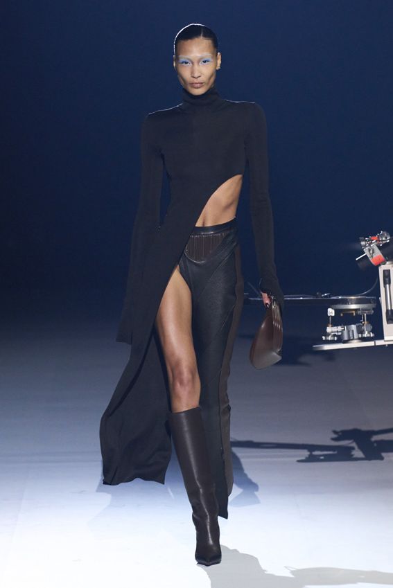 mugler015a