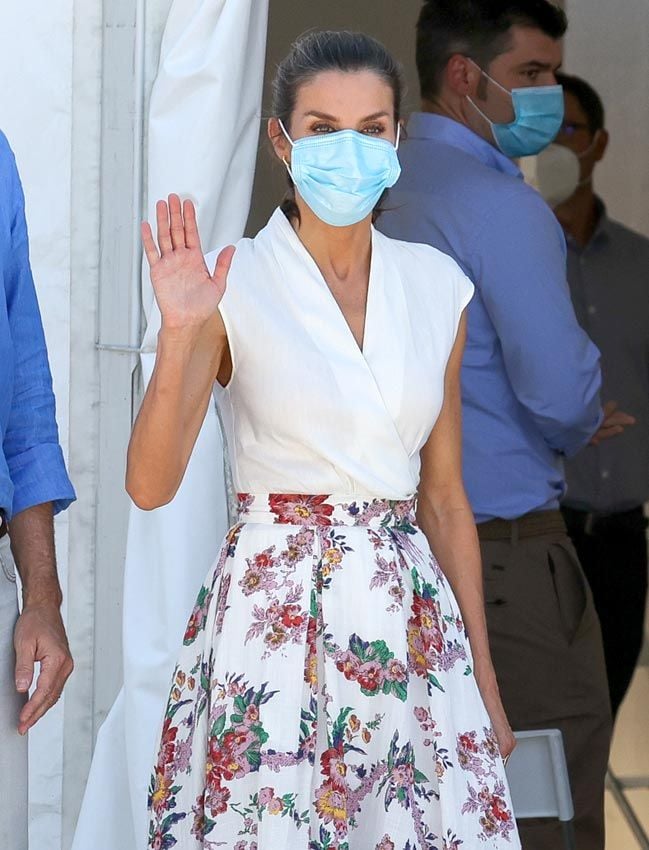 Reina Letizia, con falda de flores en Murcia