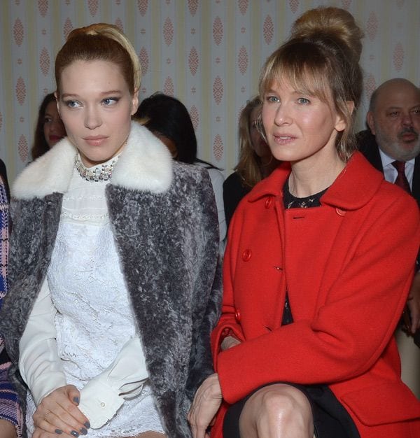 La actriz, el centro de todas las miradas en el front row del desfile de Miu Miu, junto a Morgane Polanski, Lea Seydoux y Odeya Rush.
