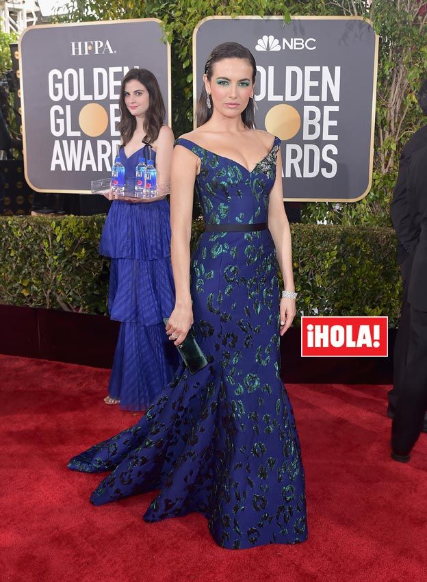 Chica Fiji en los Globo de Oro junto a Camilla Belle