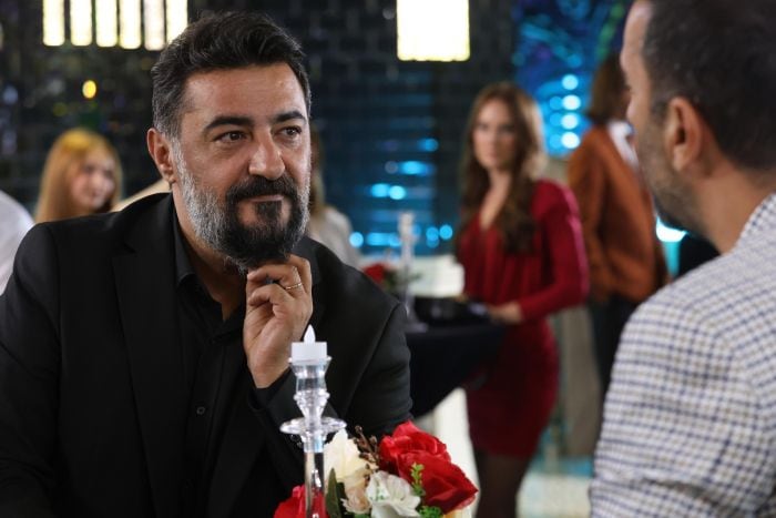 'Hermanos': Akif tiende una trampa a Yaman, cuya relación con Süreyya está avanzando, para ir en su lugar a la su cita