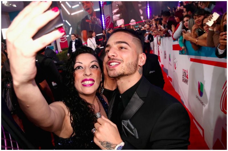 maluma cerca fans5