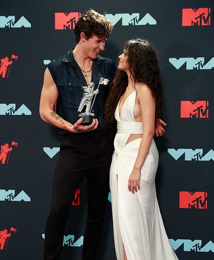 Camila Cabello y Shawn Mendes en los MTV MV Awards