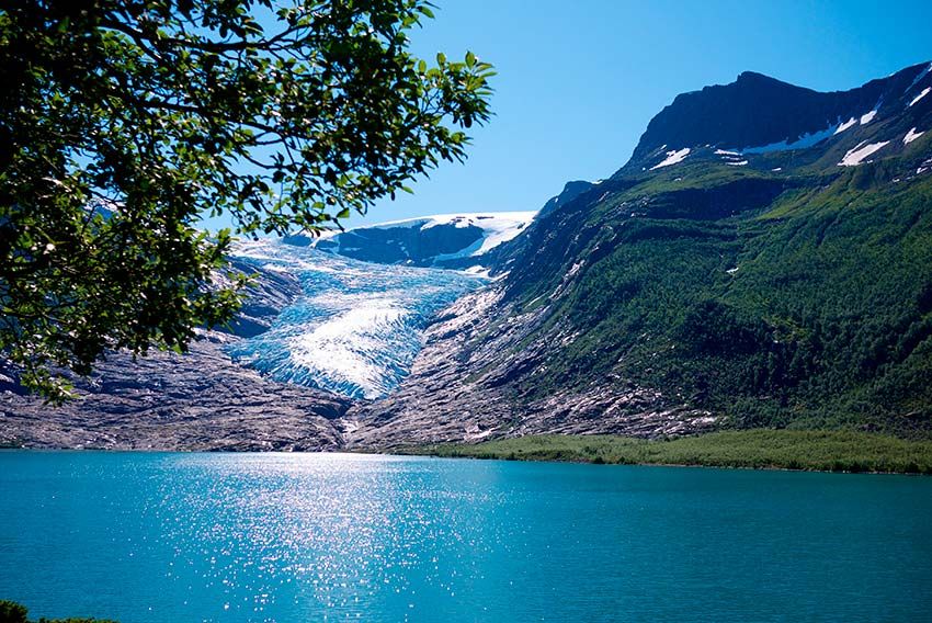 glacier-mountain-stones-noruega2