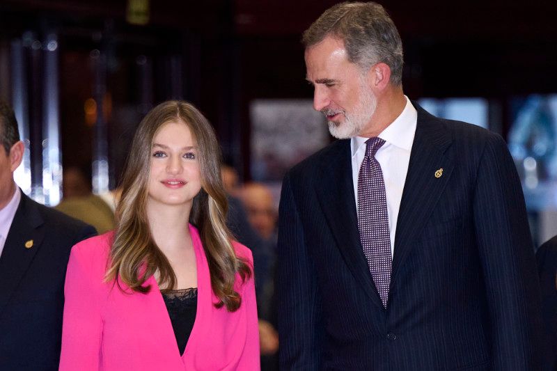 La princesa Leonor con el rey Felipe