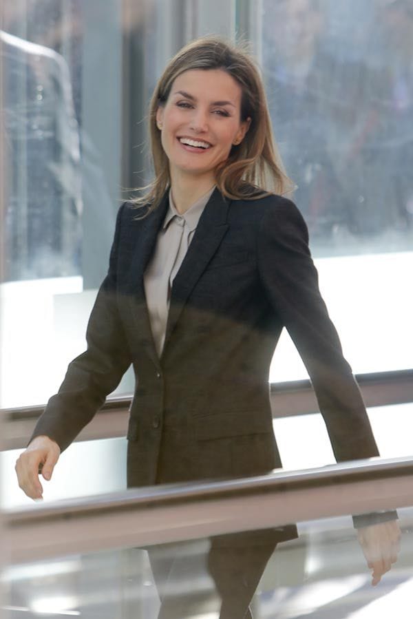 Doña Letizia ha vuelto a lucir hoy sonrisa fresca, natural y franca al estilo de Máxima de Holanda en la inauguración de la 35ª edición de la Feria Internacional de Turismo (Fitur) 