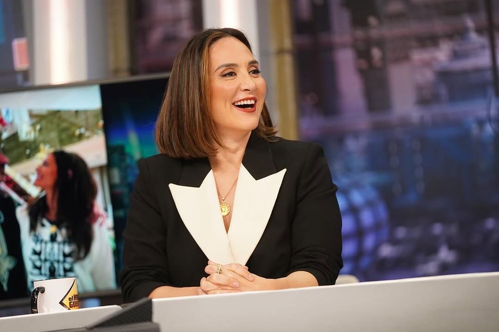 Tamara Falcón con 'blazer' bicolor en El Hormiguero