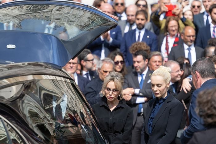 La hija y novia de Silvio Berlusconi en su funeral