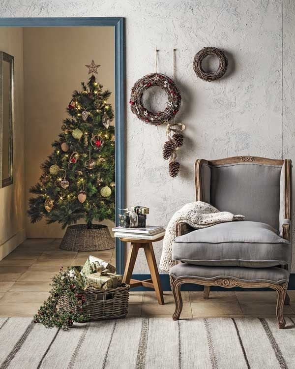 Ábrele las puertas de casa y crea tu rincón del árbol en el salón, la entrada o la habitación infantil. En todos estos espacios se convertirá en el protagonista absoluto. El Corte Inglés (elcorteingles.es).
