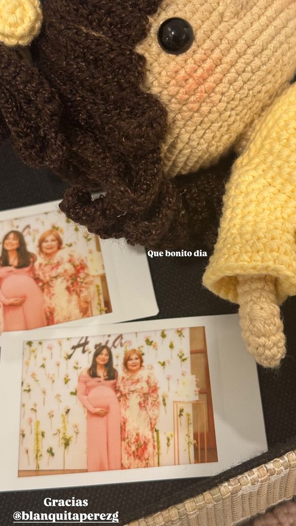 Ana Brenda Contreras with her mother during her daughter's Baby Shower