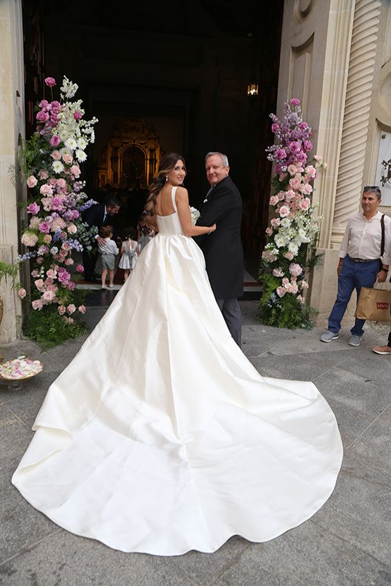 Una imagen del impresionante vestido de novia