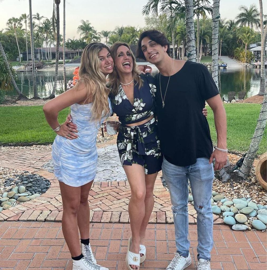 Lili Estefan con sus hijos