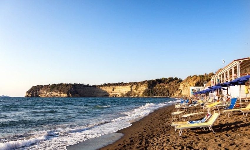 Playa de Ciraccio en la isla de Prócida.