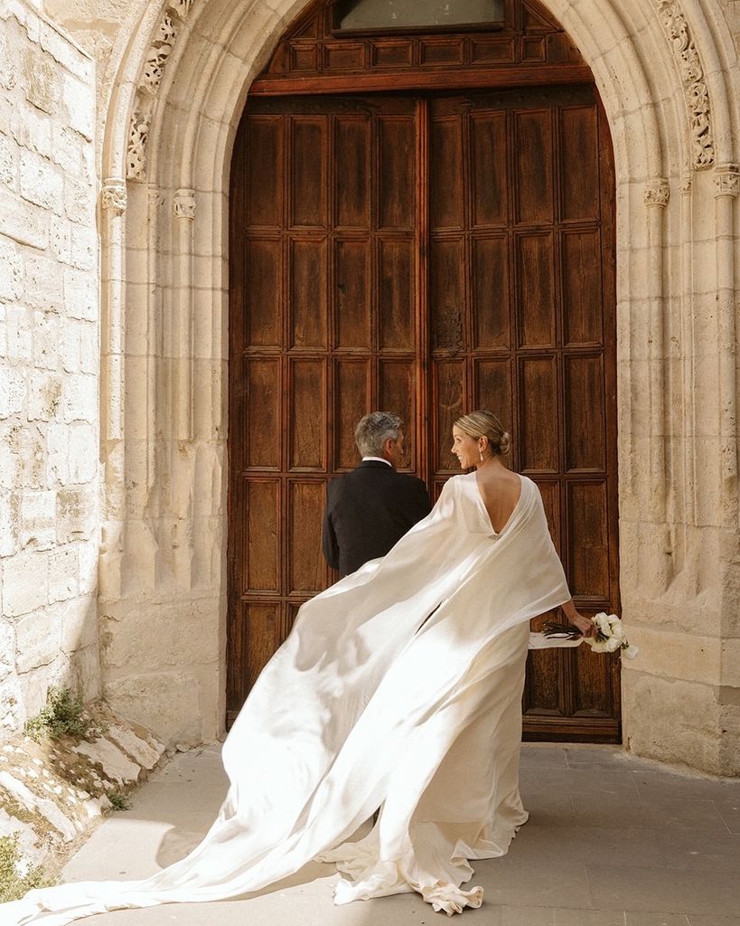 Novia a su entrada a la iglesia