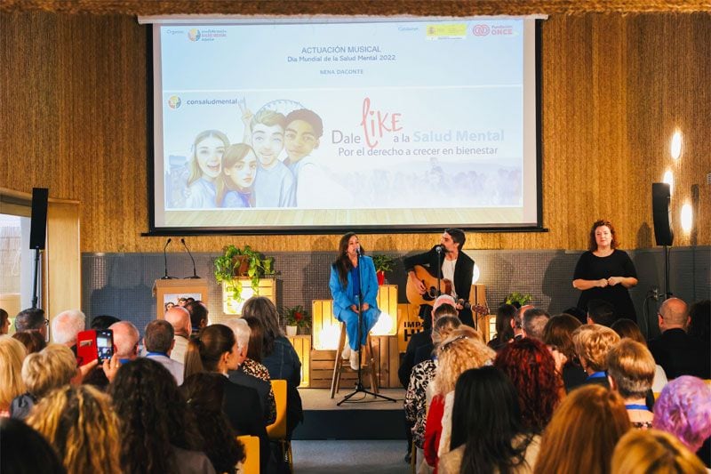 Nena Daconte, actuando delante de doña Letizia