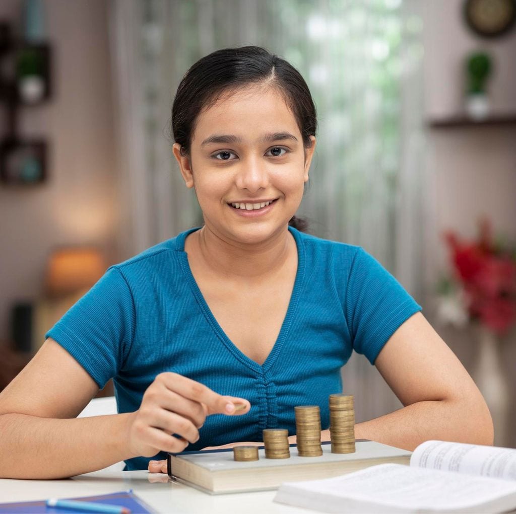 Niña con monedas