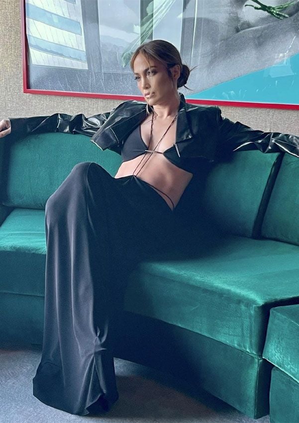 jennifer lopez midriff flossing