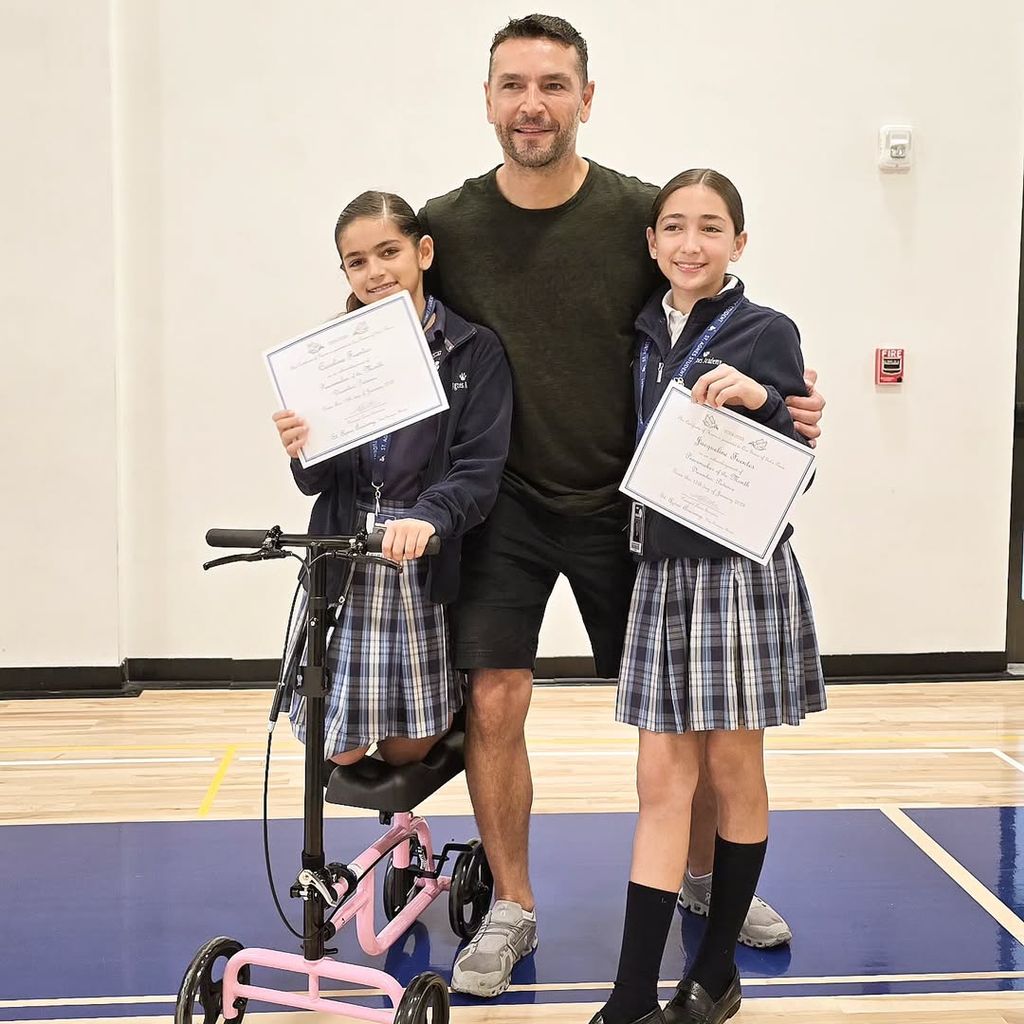 Martín Fuentes junto a sus hijas, Caro y Mini Jacky