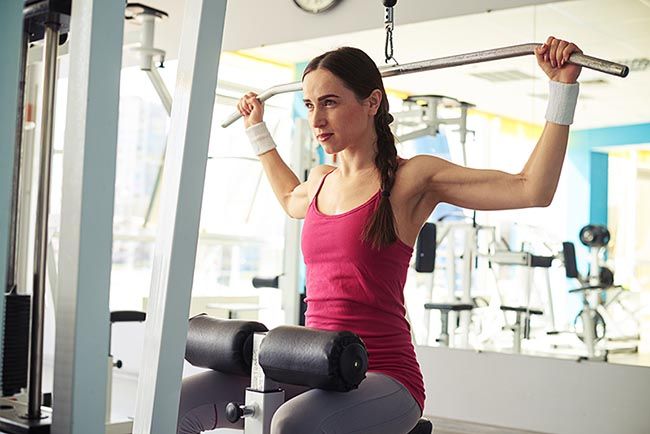 Lat Pull-Down para tonificar la espalda