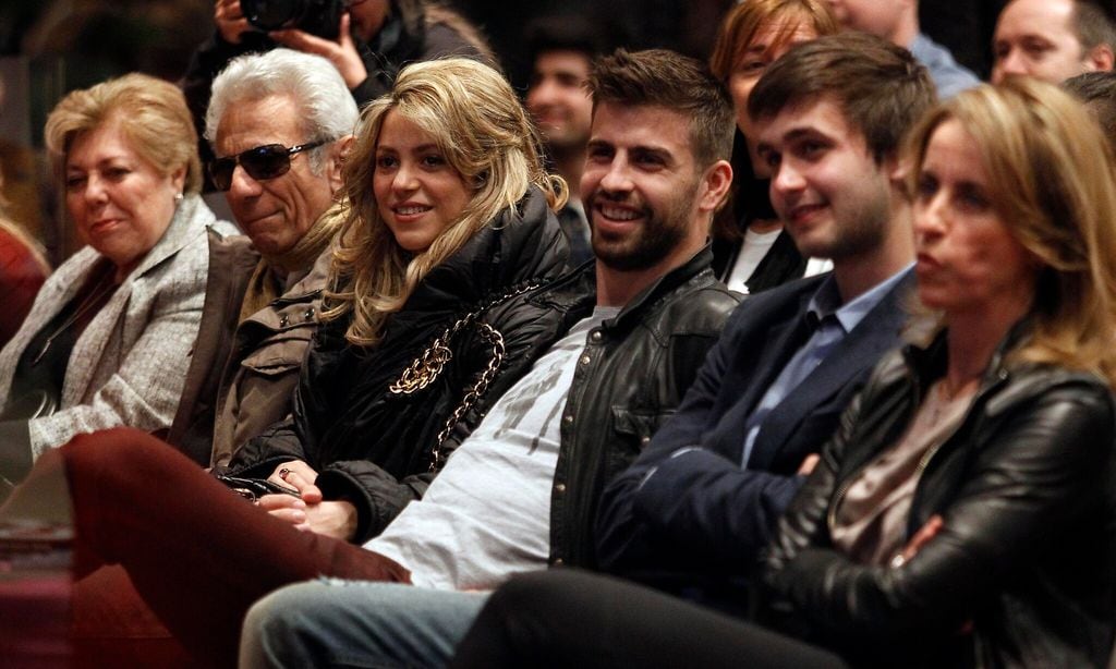 shakira and pique attend pique 39 s father book presentation