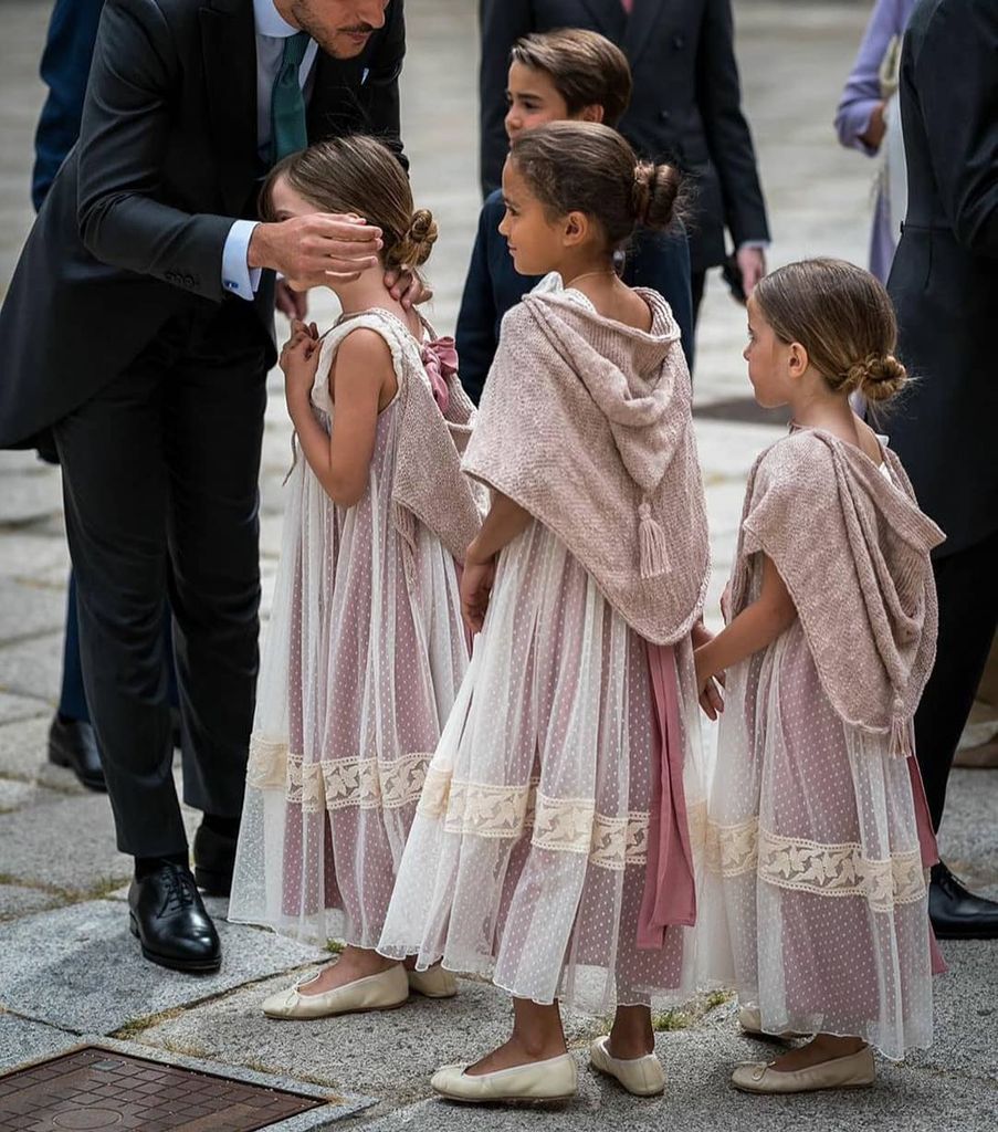 Niños de arras bodas de invierno rosa