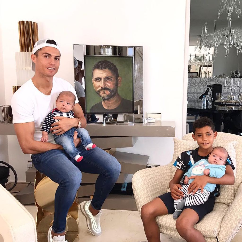 Cristiano Ronaldo con sus hijos