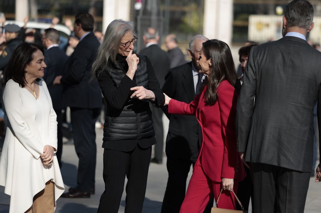 Los Reyes ven sus fotos de Annie Leibovitz en el Banco de España