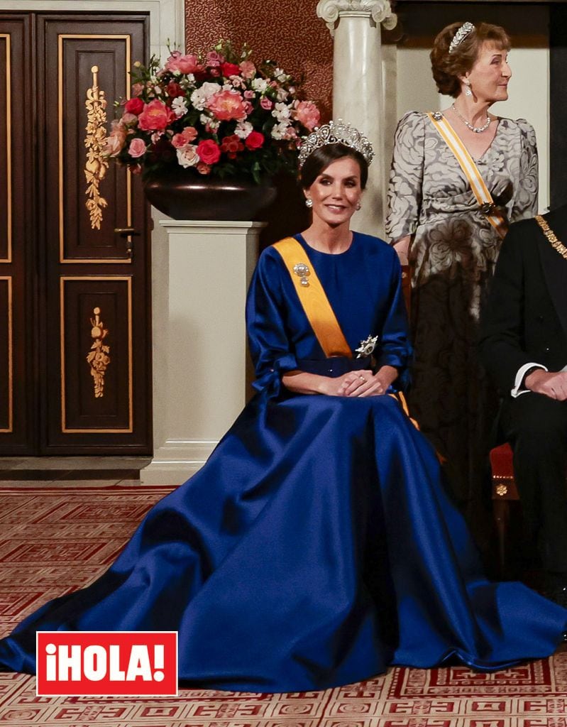 Reina Letizia look gala tiara