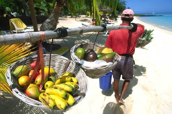 Otro punto fuerte son las excursiones privadas a islas que puedes contratar en la misma playa 