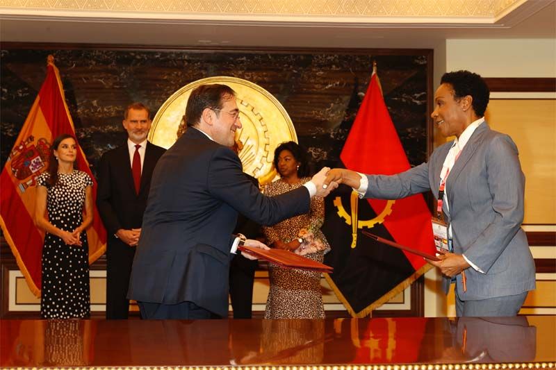 Reyes Felipe y Letizia en Angola