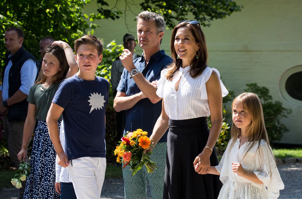 Federico y Mary de Dinamarca con sus hijos