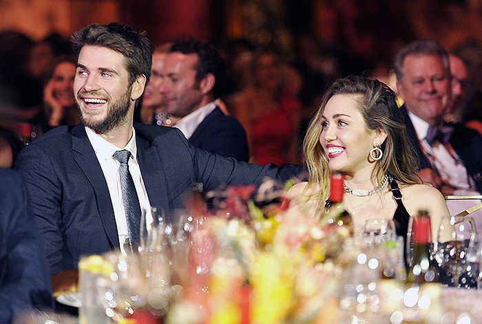 Miley Cyrus y Liam Hemsworth reaparecen así de enamorados tras su boda