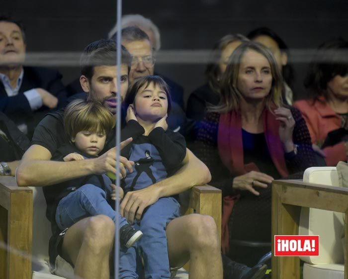 Piqué con sus hijos