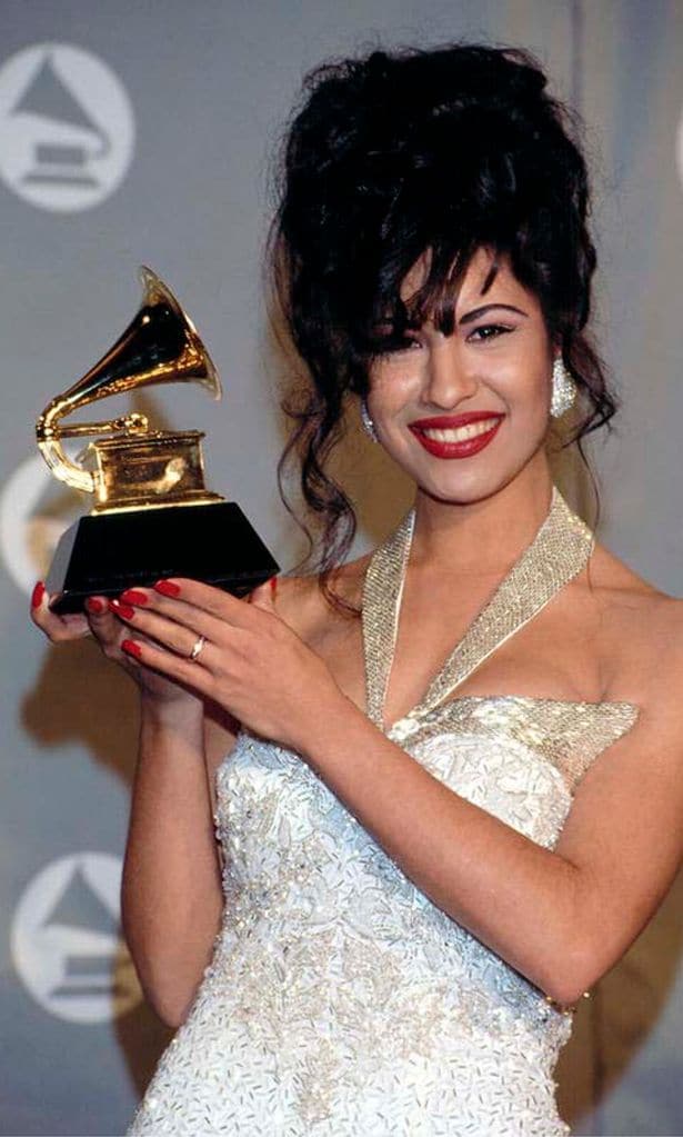 selena en los grammy