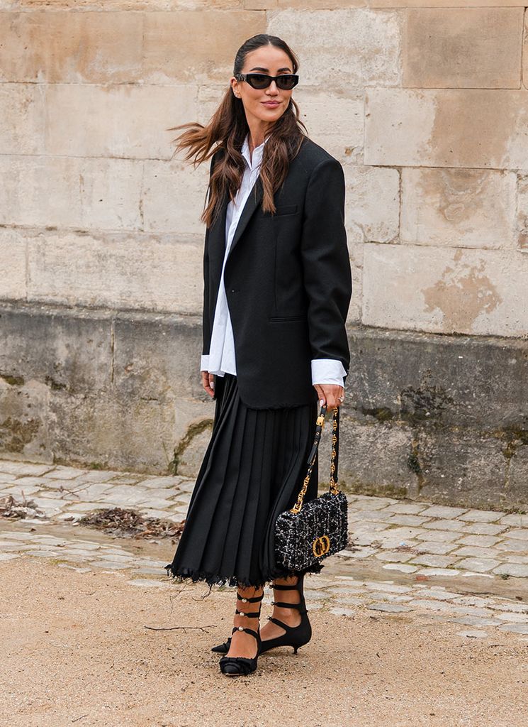 Look de 'street style' con falda de tablas y americana