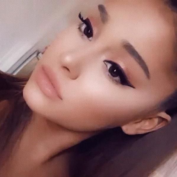 ariana-grande-1z