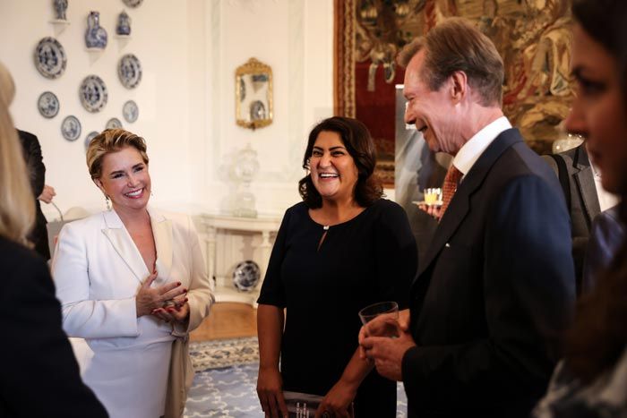 María Teresa de Luxemburgo y el gran duque Enrique junto a Chékeba Hachemi