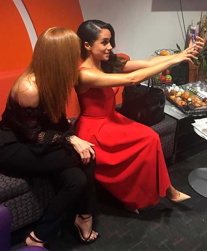 Meghan Markle junto a Sarah Rafferty