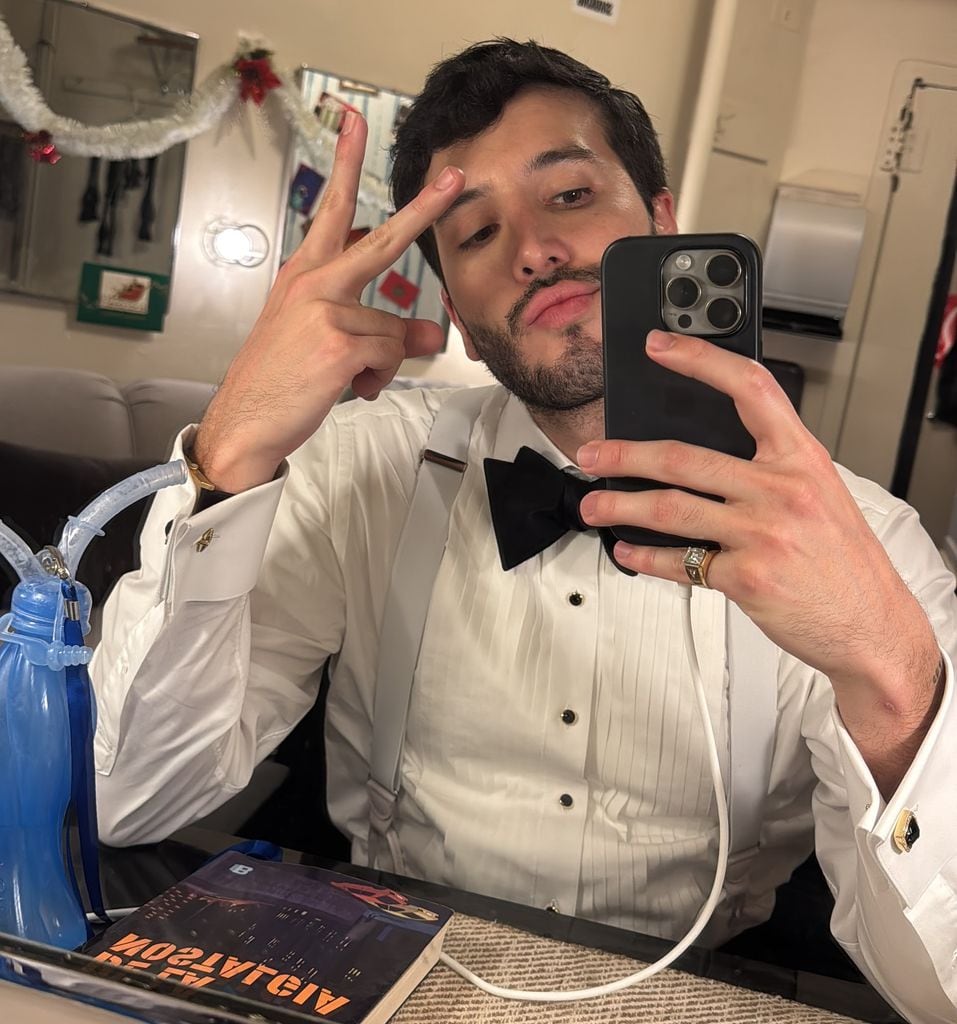 Sebastián Yatra en el camerino del musical 'Chicago'