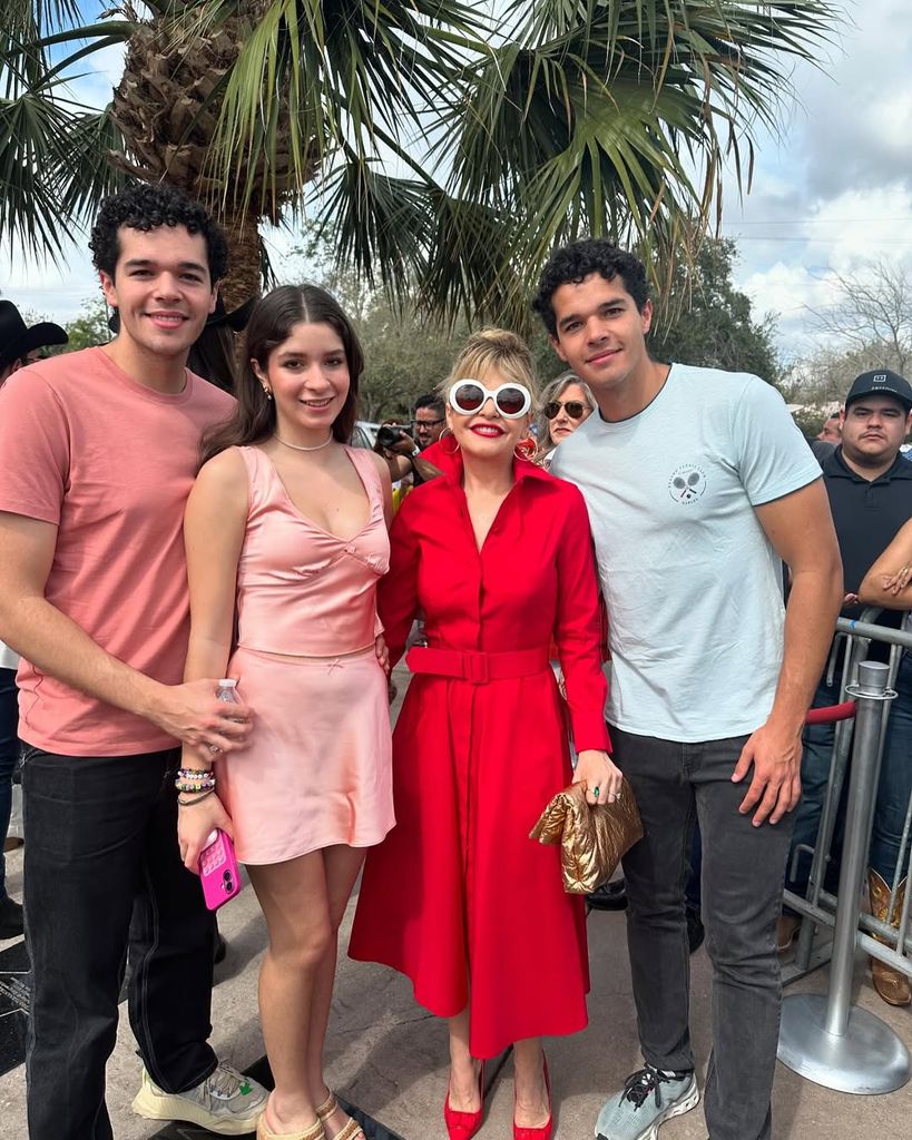 Itatí Cantoral y sus hijos en Texas