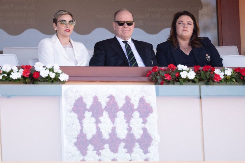 Alberto y Charlene de Mónaco con Mélanie-Antoinette Costello de Massy 